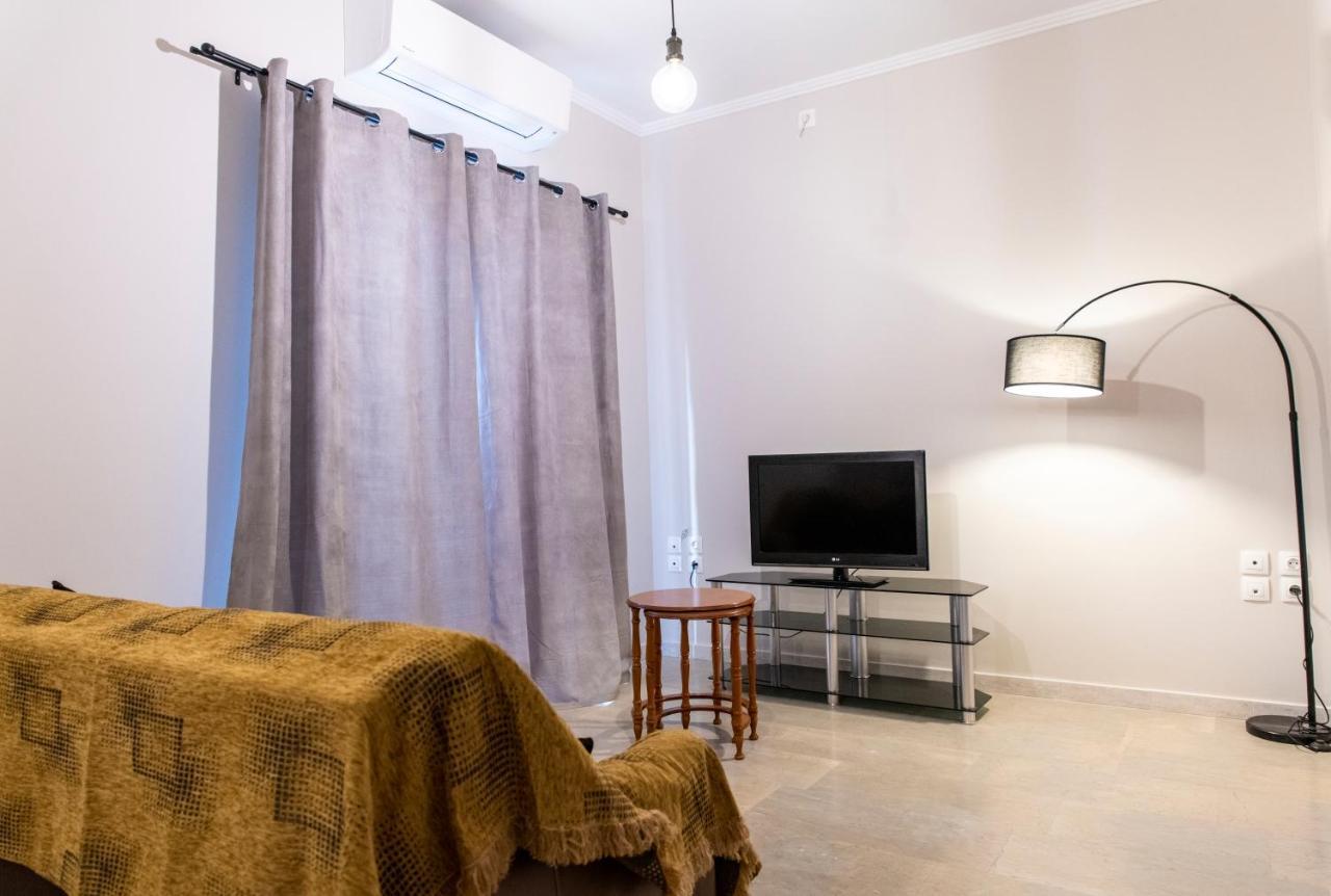 Walnut Home Apartment Near Ancient Olympia Krestena Екстер'єр фото