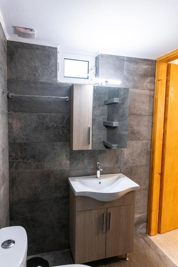 Walnut Home Apartment Near Ancient Olympia Krestena Екстер'єр фото